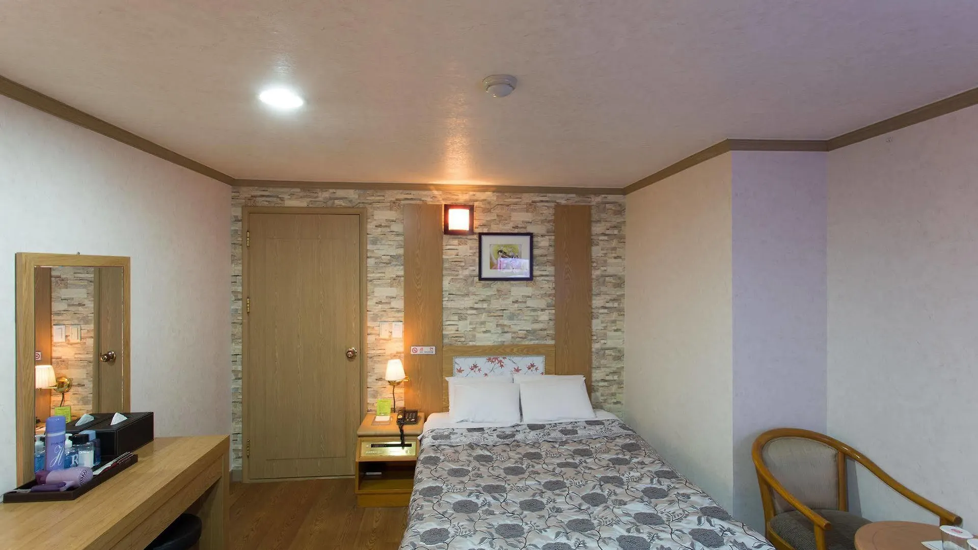 Ka Ya La Tree Hotel 서울특별시 2*,